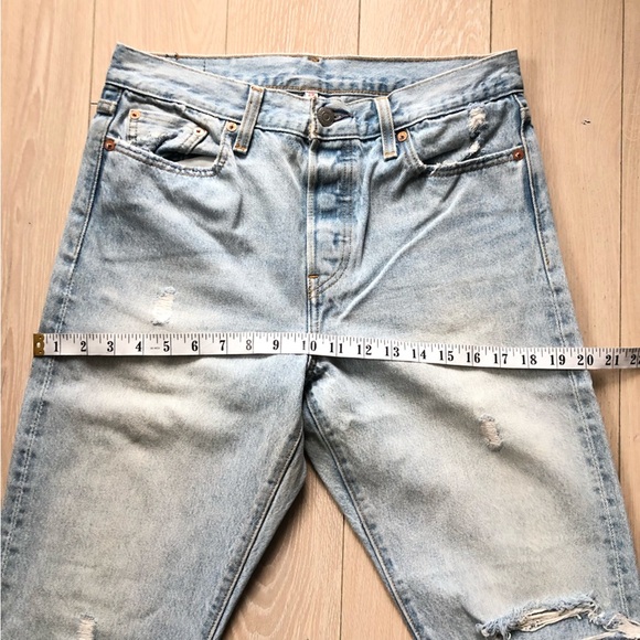 Levi’s Distressed Ankle Jeans Light Wash Women’s Size 29 - Picture 2 of 14